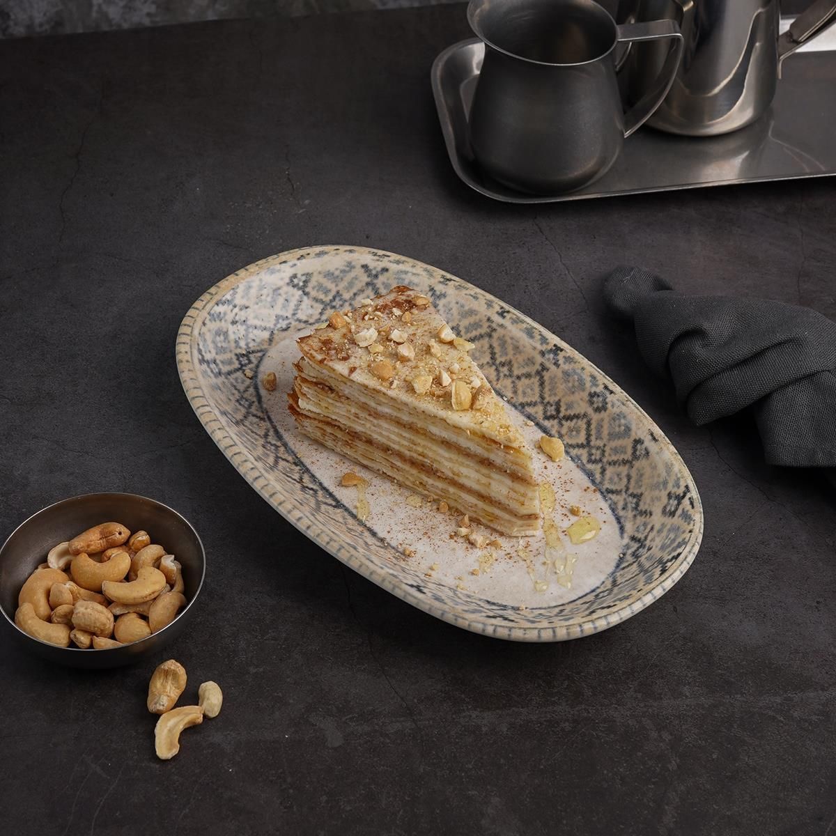 Блюдо овальное 24 cм, фарфор,серия "Rug", By Bone